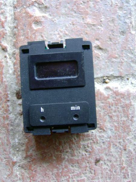 Digitaluhr neuere Ausführung 518-535i E28