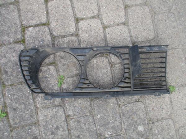 Scheinwerfergrill Beifahrerseite 518-M5 E28